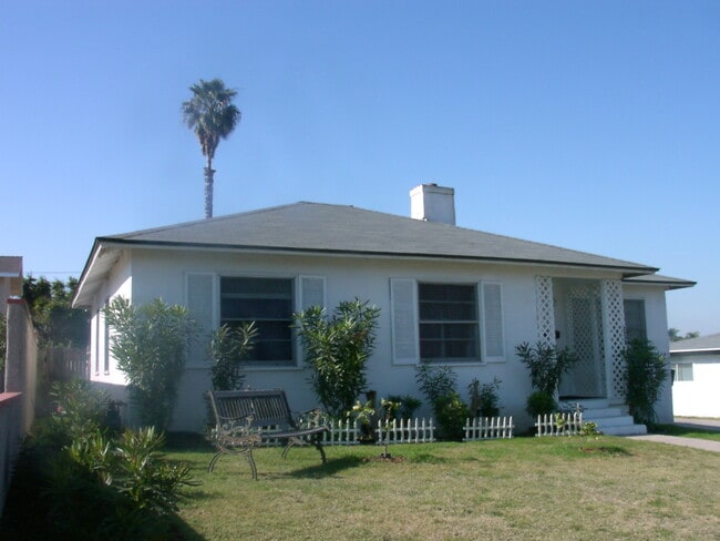 Building Photo - 2220-2222 Reo Drive Unit 2220