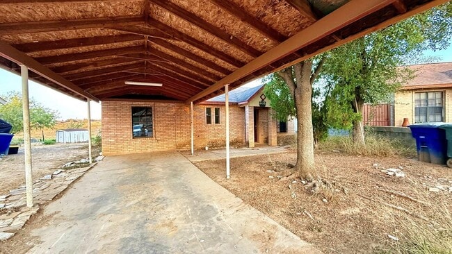 Photo - 1001 N Lost Creek Loop