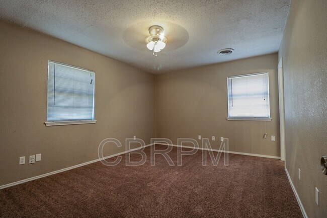 Photo - 4506 60th St