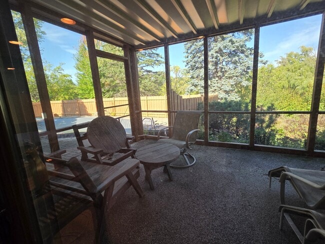 Photo - 2250 Greenview Dr