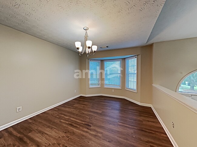 Photo - 1500 Chalet Cir