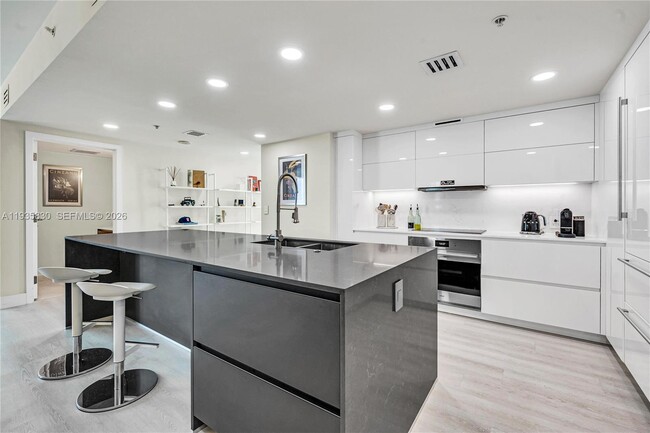 Building Photo - 665 NE 25th St Unit 2301