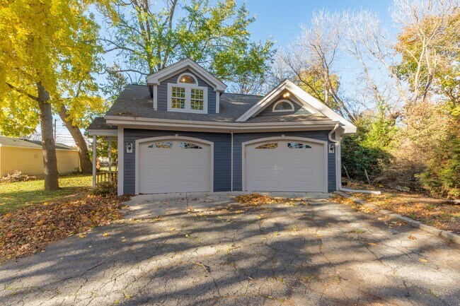 Photo - 270 S Center St