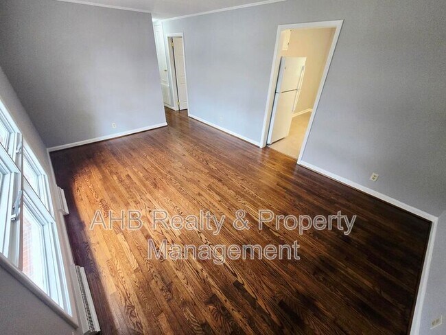 Photo - 502 Doggett Dr