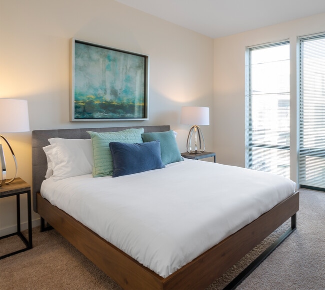 121_web_4 - 121 Towne Apartments