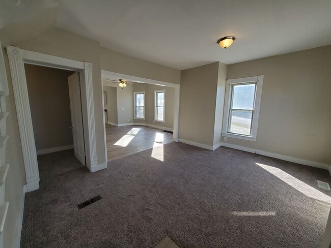 Photo - Large 4 Bedroom House in Moline