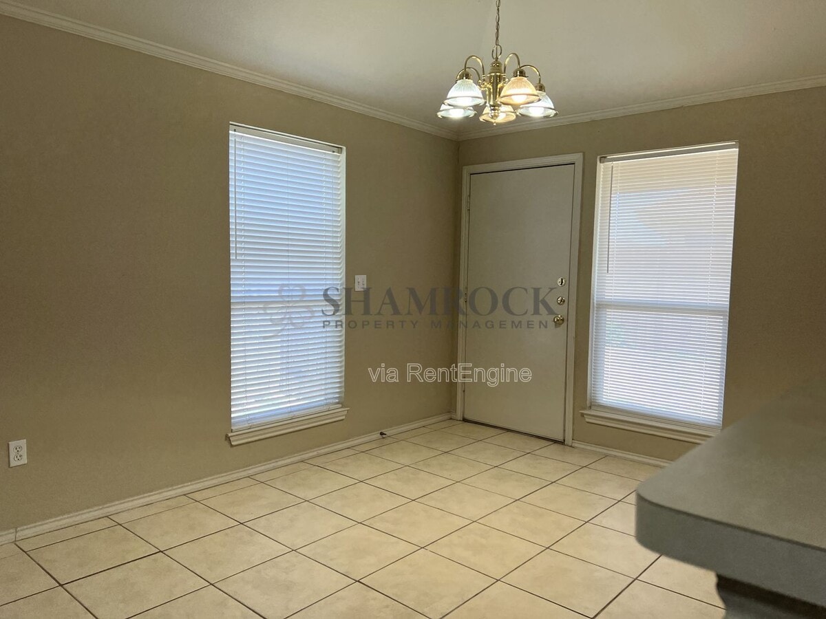 Photo - 10201 Lilac Ln