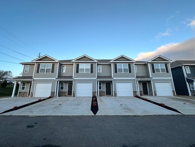 Photo - 3 Bedroom / 2.5 Bath Townhome Kingsport, TN