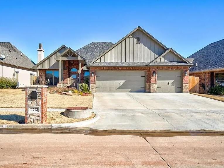 Photo - 1203 NW Thornbury Dr
