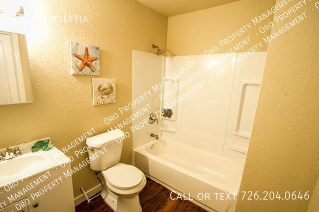 Photo - 932 Poinsettia-