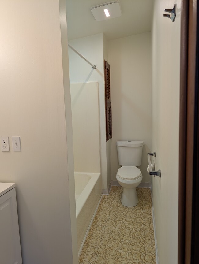 Baño - 3901 James St Unidad 6