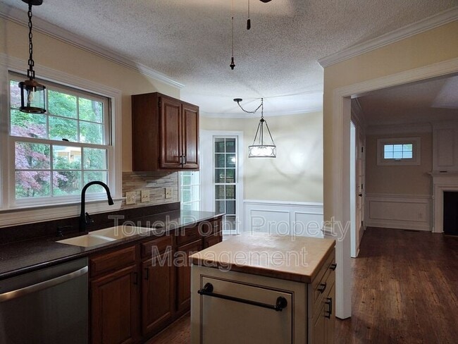 Photo - 7235 Kinsmore Ln