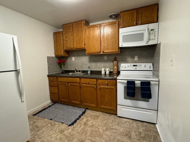 206 E. Ayre St - 206 E. Ayre St Unit 9