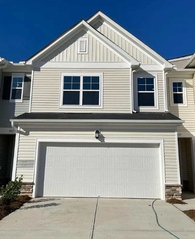 Building Photo - 5019 Arkose Dr
