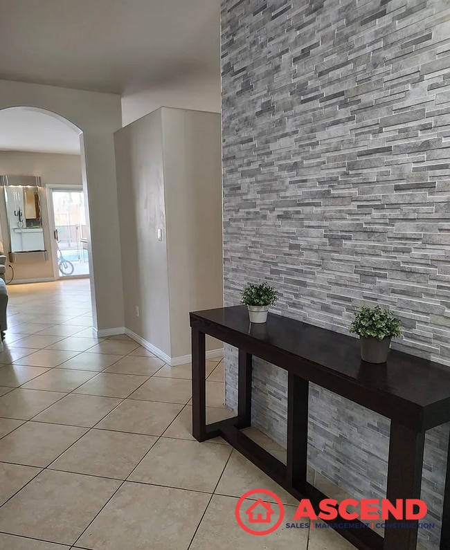 Photo - Spacious 5 Bed / 2 Bath Home Near Riverlakes Golf Course!