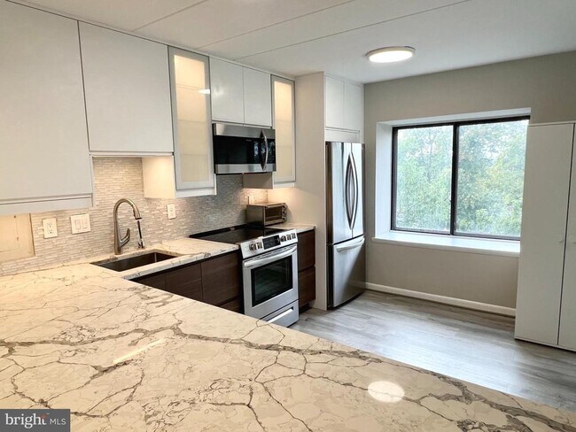 Photo - 118 Roberts Ln Unit 300