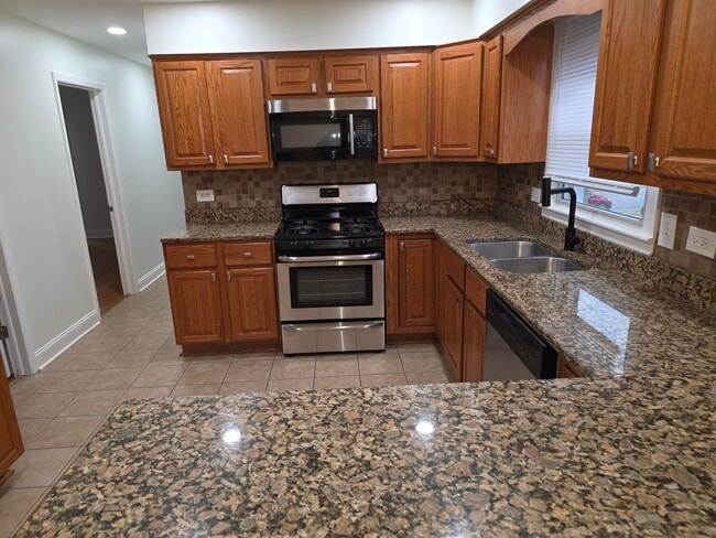 Building Photo - 826 E Capri Dr Unit 826 #2