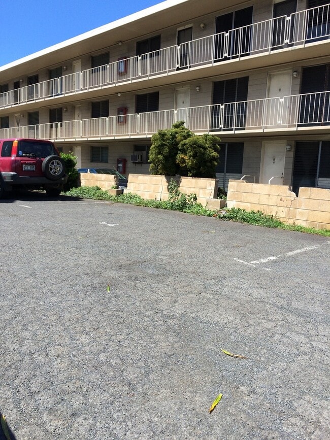 Photo - Varsity Villa Studio with 1 parking - Avail now!