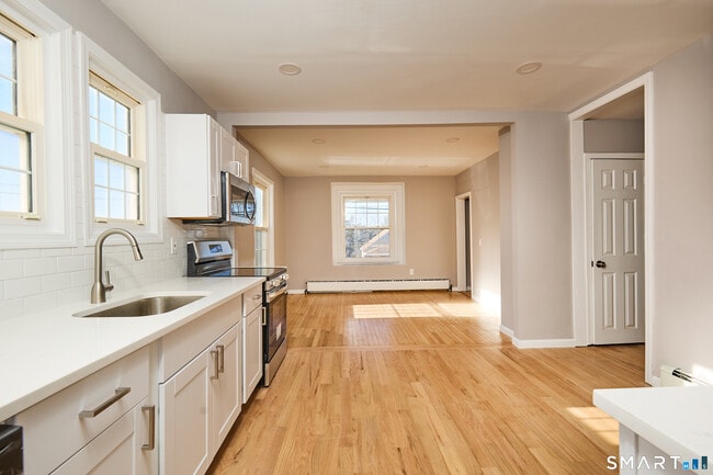 Photo - 121 Johnson St