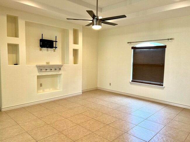 Photo - 3909 Aidin St