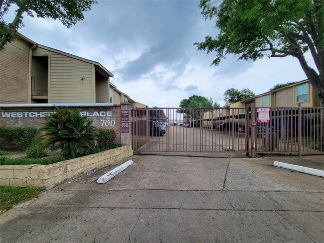 Building Photo - 700 Thicket Ln Unit 204 Rental