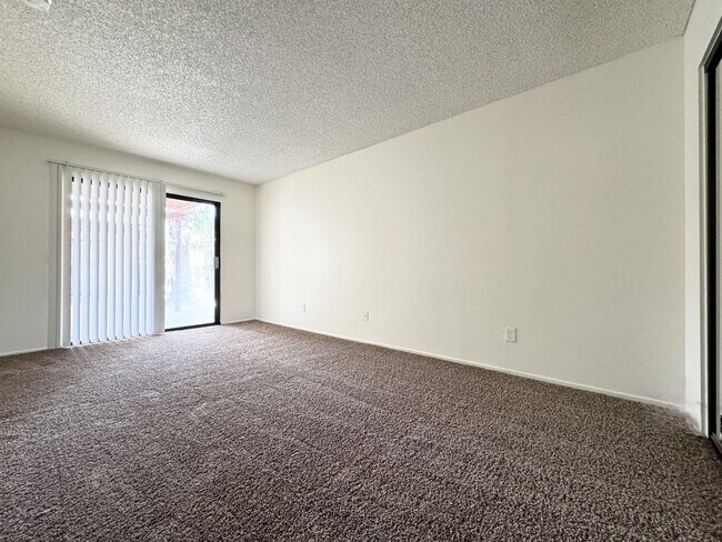 Photo - AVAILABLE NOW!!! 2 Bedroom / 2 Bath Apartment in Cathedral City! Unidad 02