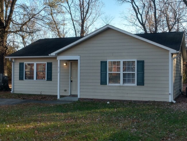 Building Photo - 3 Bedroom Home in Greensboro-Available Now...