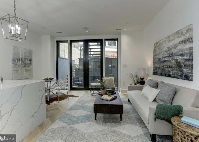 Photo - 1712 15th St NW Unidad #1