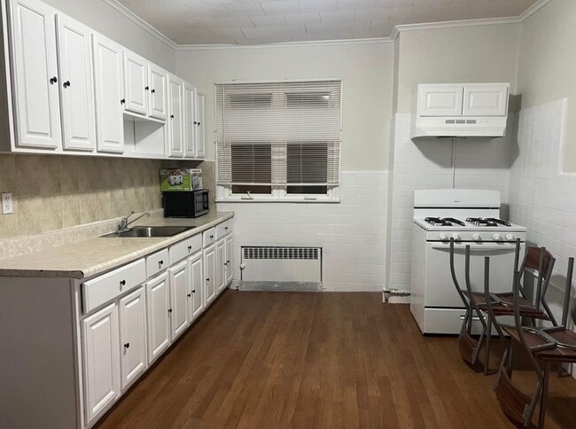 Kitchen - 234 Christine St Unit 2F