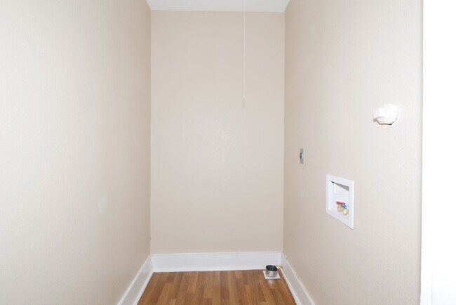 Building Photo - 308 Belmont Unit B