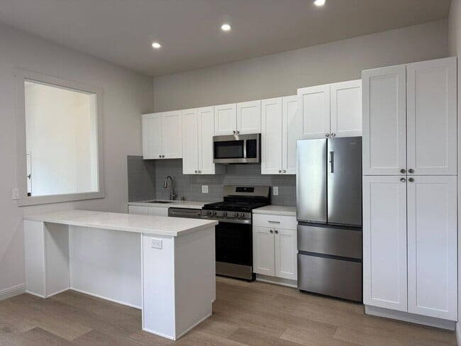 Building Photo - 169 Fair Oaks St Unit 09