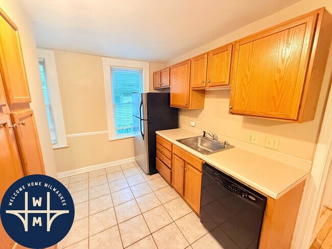 Photo - 1720 N Astor St