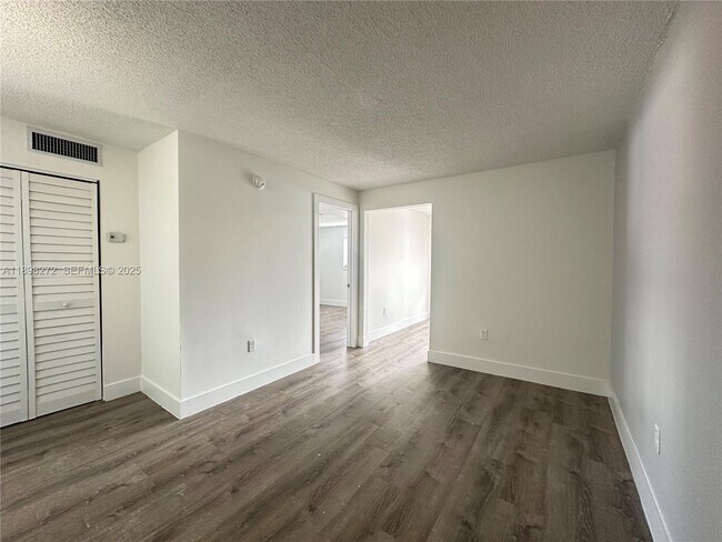 Photo - 529 SW 4th St Unit 204