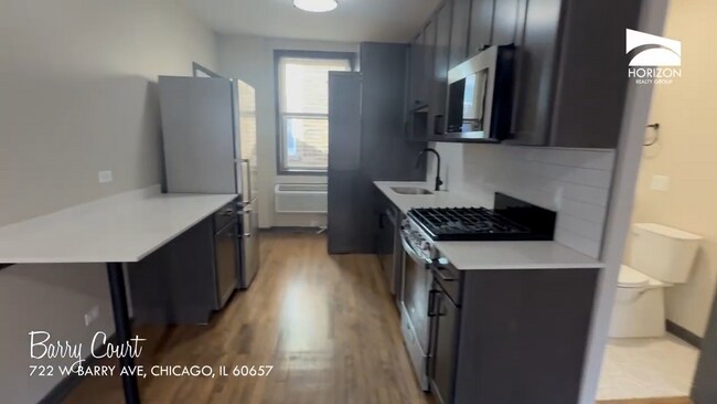 Photo - 728 W Barry Ave Unidad 726-3N