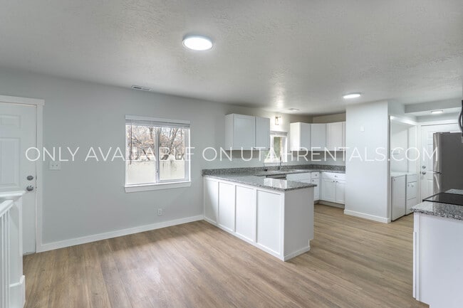 Photo - 1855 N Riverside Ave