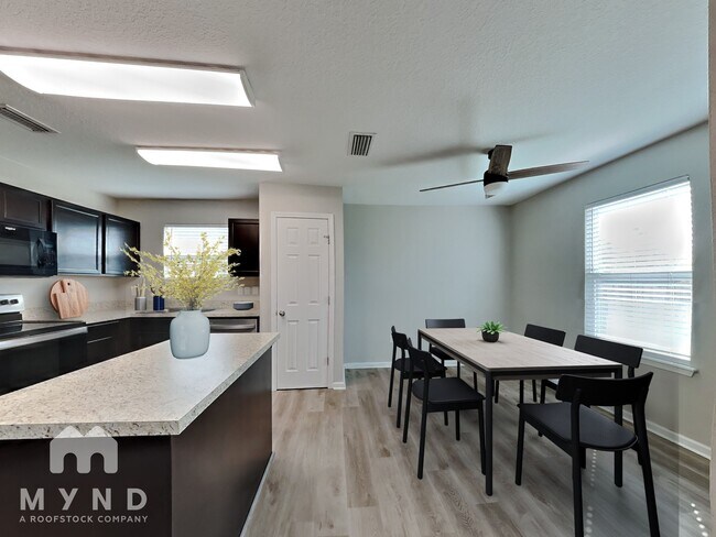 Photo - 6190 Daylilly Rd