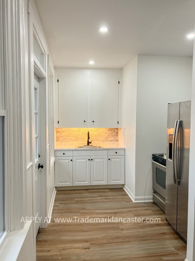 Building Photo - 417 Hillside Ave Unit 1
