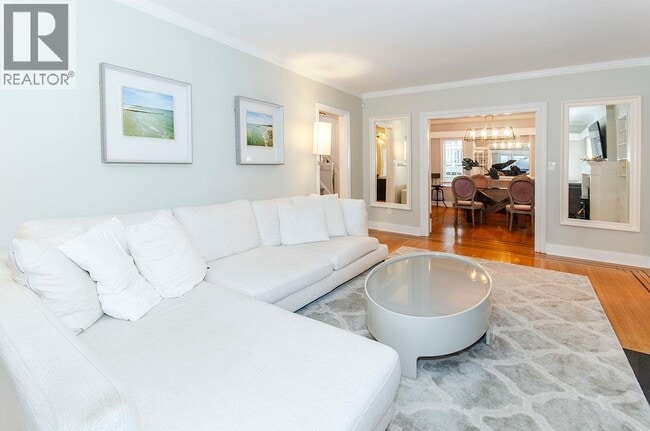 Photo - 6713 Arbutus St