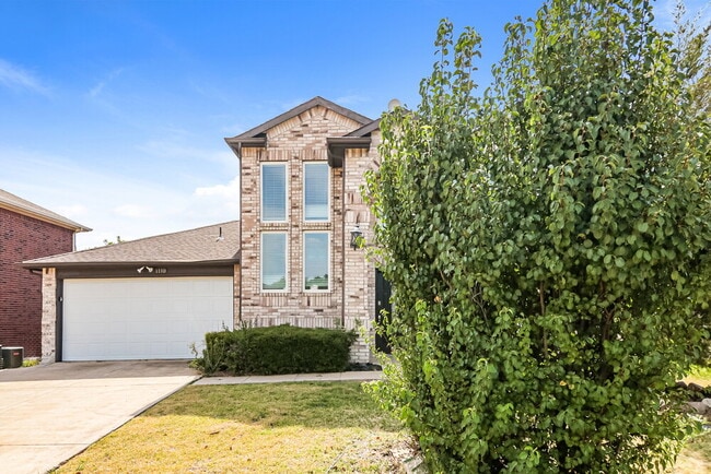 Building Photo - 1110 Hampton Dr