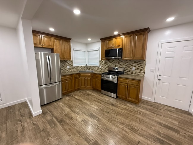 Photo - 317 W 76th St Unidad 1