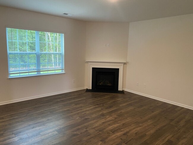 Photo - 2023 Built Four Bedroom With Bonus