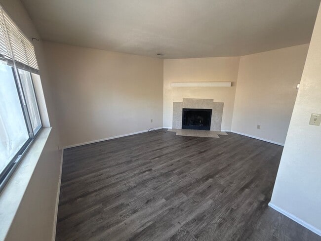 Photo - 5540 Bowden Loop Unidad A