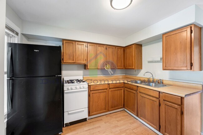 Building Photo - 1021 Broadway Ave NW Unit 1