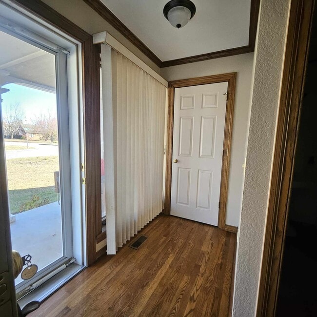 Photo - 1606 S 28th Pl