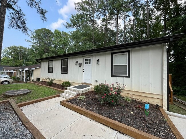 Building Photo - Modern 3BD, 2BA Near Downtown Durham with Assigned Off-Street Parking and Backyard