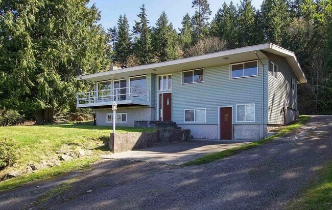 Building Photo - 4 bed, 2 bath, split level home in Sequim,...