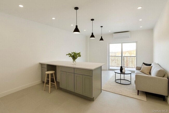 Photo - 356-370 Bayview Ave