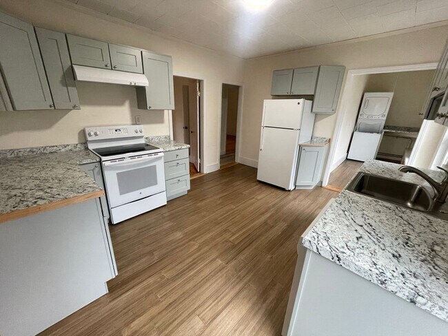 Photo - Spacious 3 Bedroom Unit