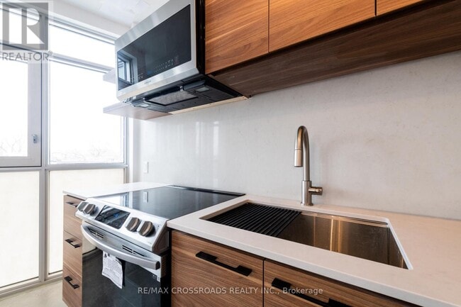 Photo - 3333 Dundas St W Unit 3A