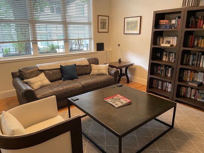 Photo - 1009 NW Hoyt St Condo Unit 106